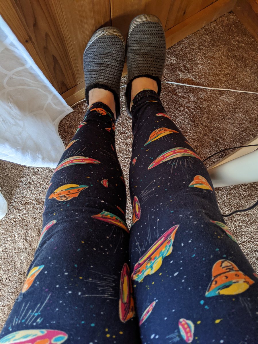 sarahbeea's tweet photo. I could get used to this work attire https://t.co/aGedyrCNx1