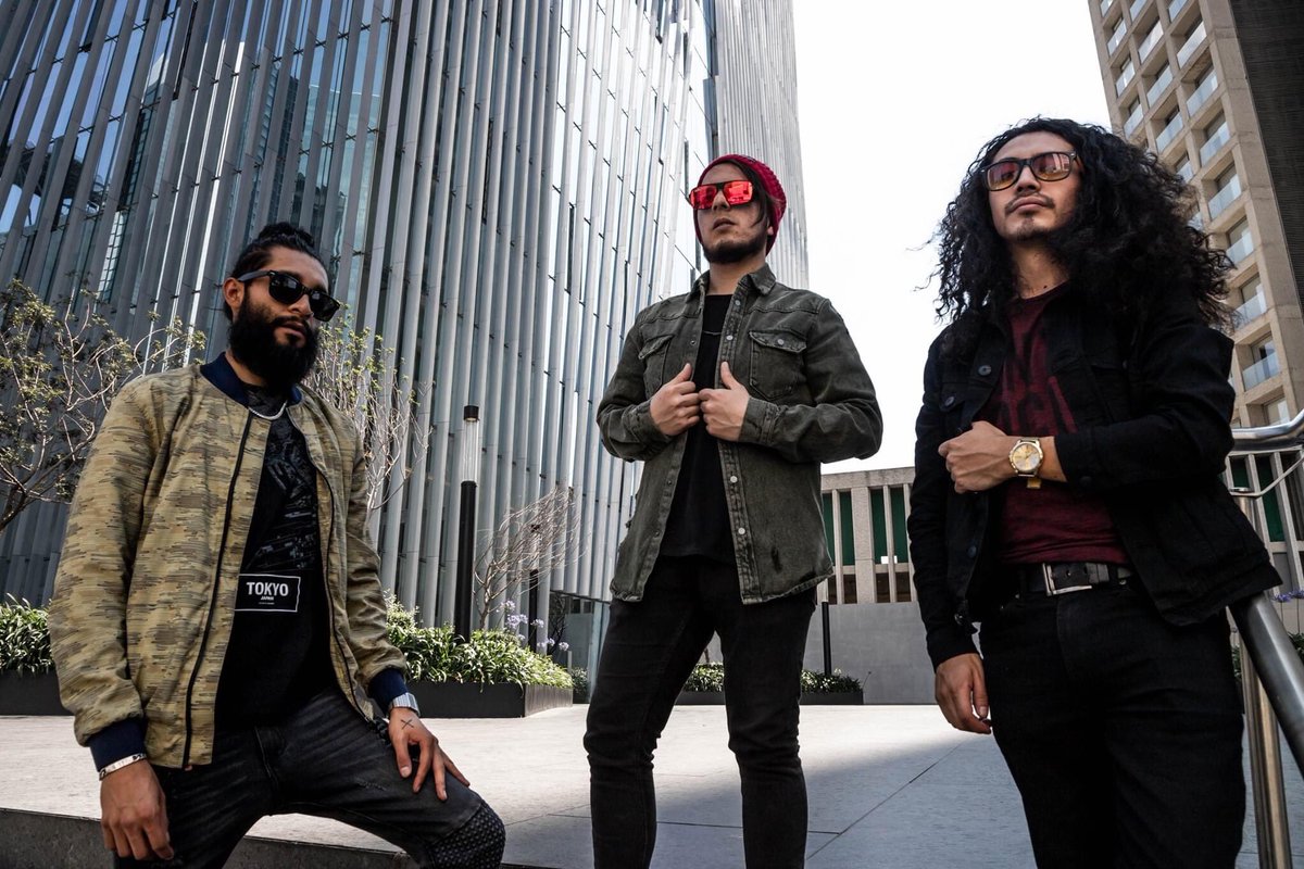 ¡Todo listo! 🎵🎬

HOY #ReveilSession en IG: 8:00 pm y FB: 9:00 pm, estén pendientes de la transmisión. 💻
bit.ly/2yoPmhK