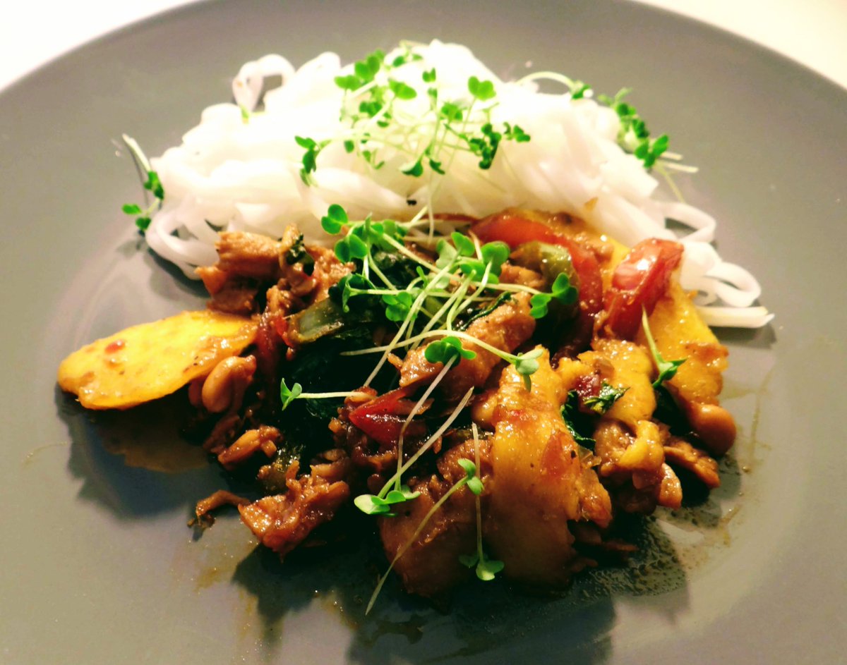 mainmicrogreens's tweet photo. Thai Basil Chicken - The perfect dish when you let your basil microgreens become adult basil and really need to start using it!  #basilmicrogreens #cookingwithmicrogreens #thaibasilchicken #basil https://t.co/YDOooCt777 https://t.co/N0Q4JtCiJ8