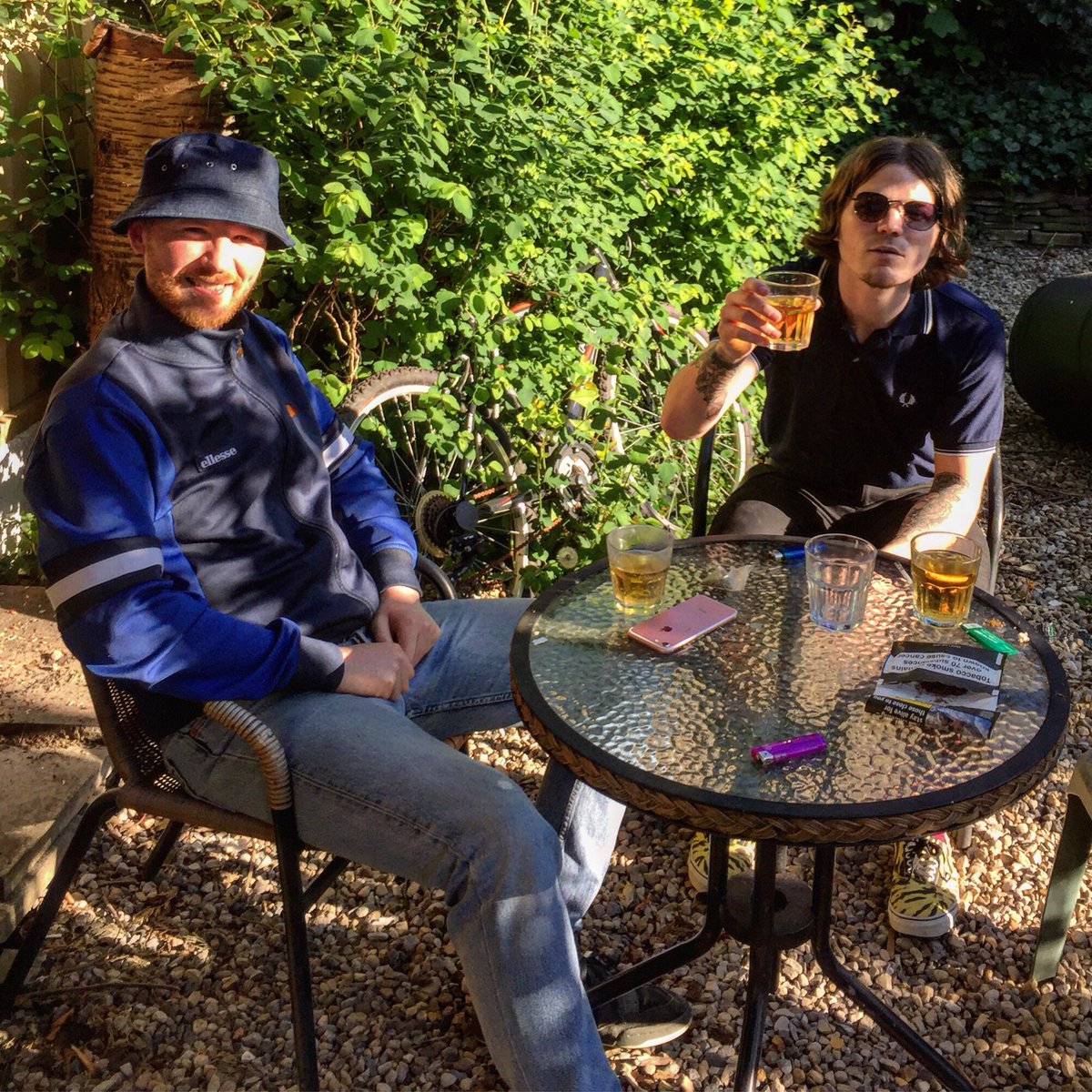 We’ll be doing an Instagram livestream set tomorrow, 6pm, hosted by @modernagemusichq !! Should be a lovely sunny evening too 🌞 #flingordie