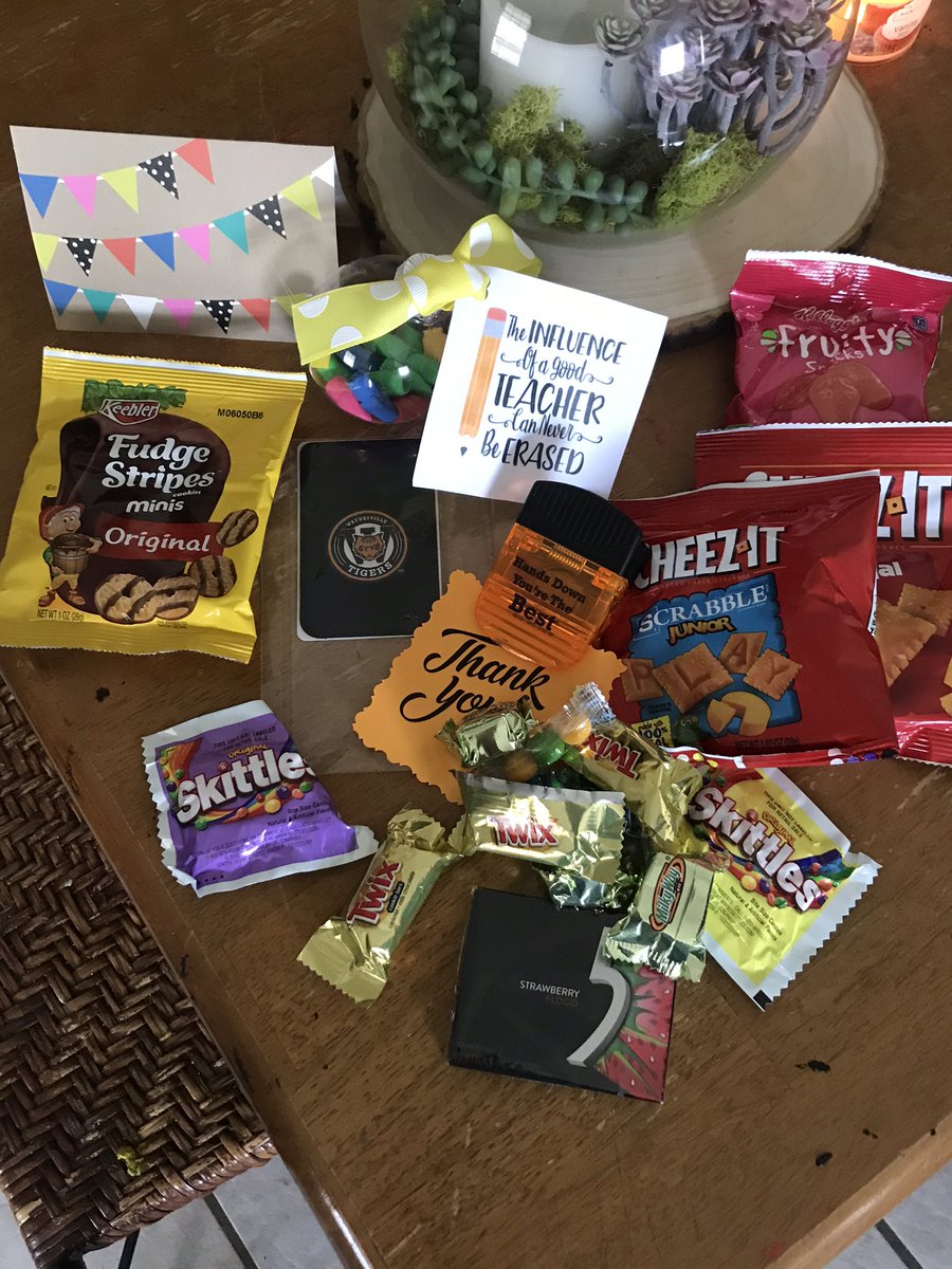 MrsTayl07925275's tweet photo. When you open the mailbox and have a gift from your administrators ❤️😊 #WSGCRocks https://t.co/s3Z1Pdxr77