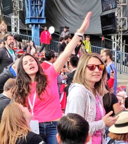 Aurora_Barrero's tweet photo. @Nescafemix @LauraLacarra @GDG_ES @Mario_Ezquerro @andreuibanez @garnaizd92 #ioweek Oh yeah! @LauraLacarra https://t.co/c5FmHAz9xi