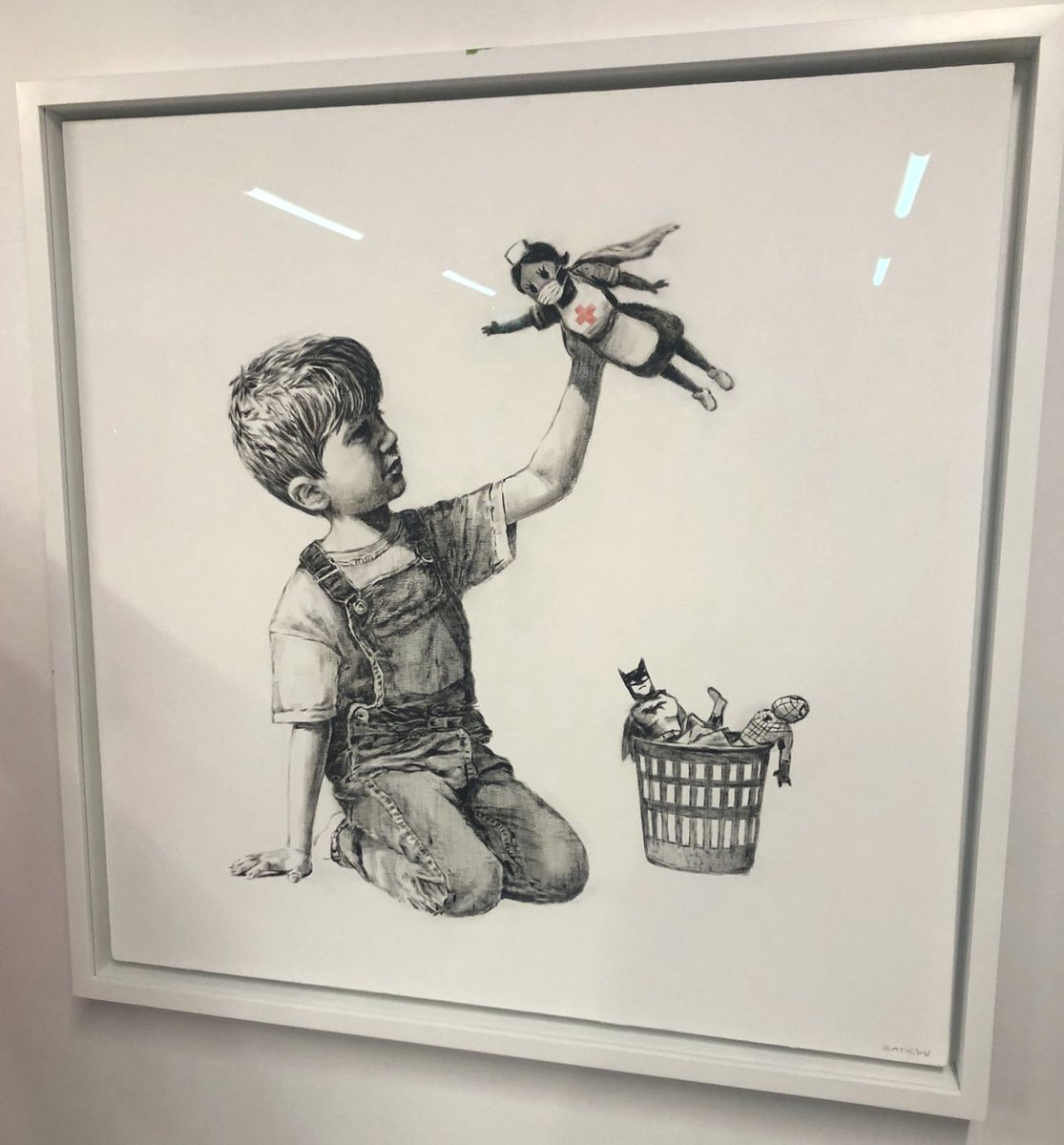 streetartnews's tweet photo. Banksy “Painting for Saints” NHS Tribute #streetart #banksy https://t.co/Q6QDhDI4WL https://t.co/vYs6ugKI4V