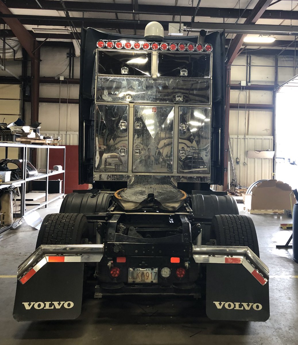 BrunnerFab's tweet photo. @raneyschrome One of our awesome #Truckers added this 6 Door #CabinetRack to his #Volvo. He is a tall guy &amp; wanted extra storage above a #4DoorHeadacheRack It looks super cool &amp; is a ton of storage plus a  #UpperLightBar! We appreciate all of the #Truckers that are #KeepingAmericaMoving ! 🚛🇺🇸 https://t.co/7V6mj9ZXG8