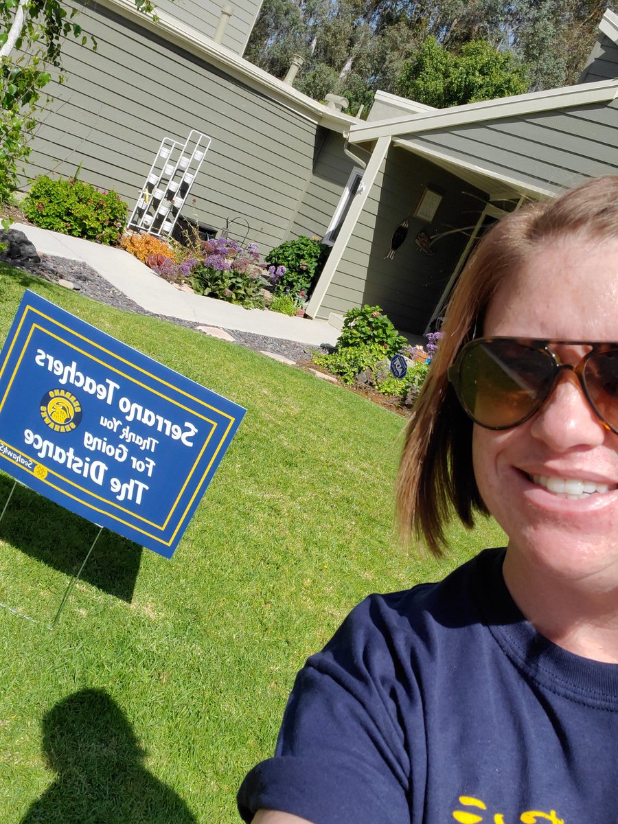 BranleyKatie's tweet photo. My crew and I are out delivering some love to the greatest teachers on the planet. @Serranoseahawks teachers thank you for all that you do. #svusdshines #seahawkstrong https://t.co/tiX90mWp05