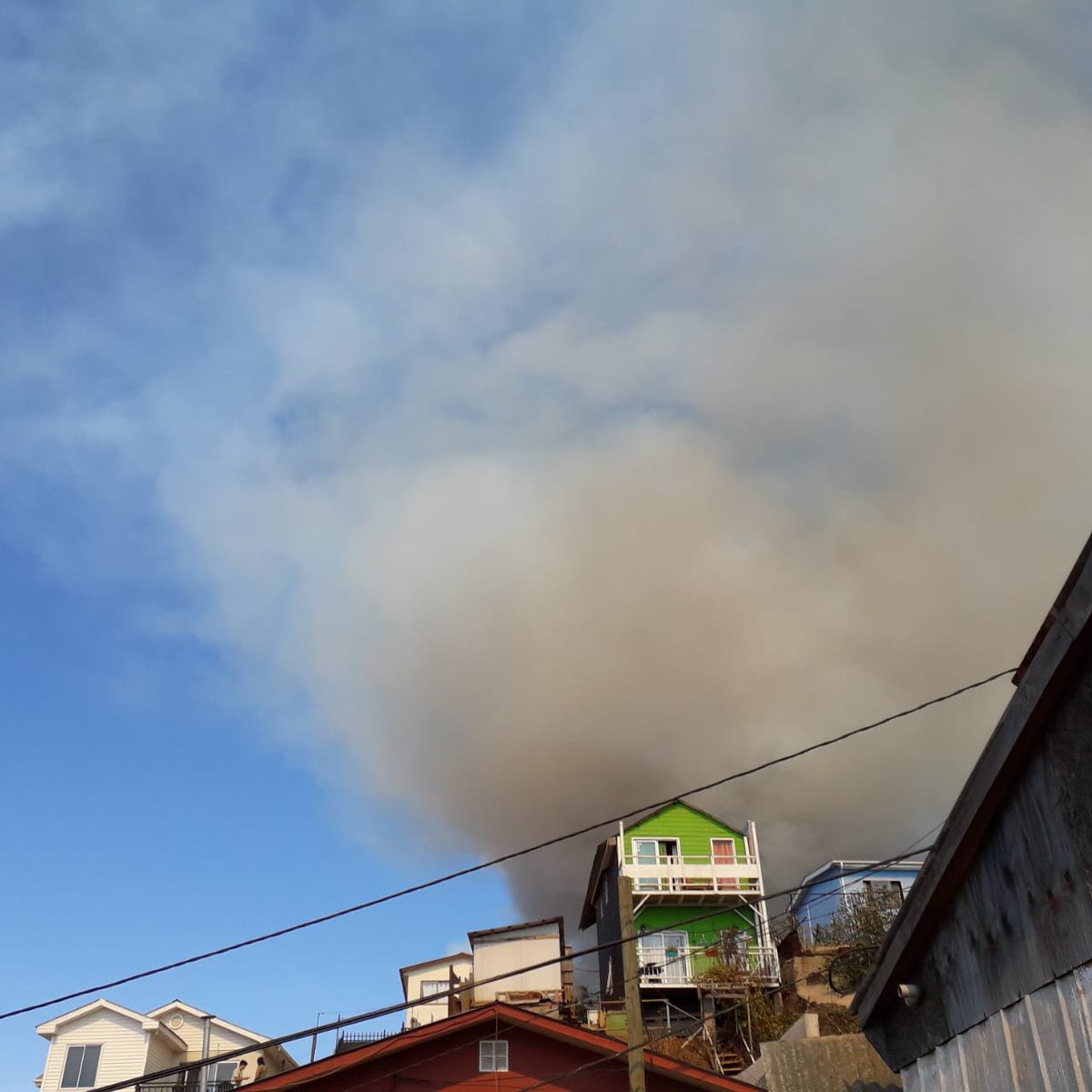 PompeFranceVPO's tweet photo. [INCENDIO]
Nuestra unidad 51 se encuentra trabajando en el sector de Las Torres, mientras que la unidad 52 se encuentra a la espera de ser despachada https://t.co/eKCjzNwj6q