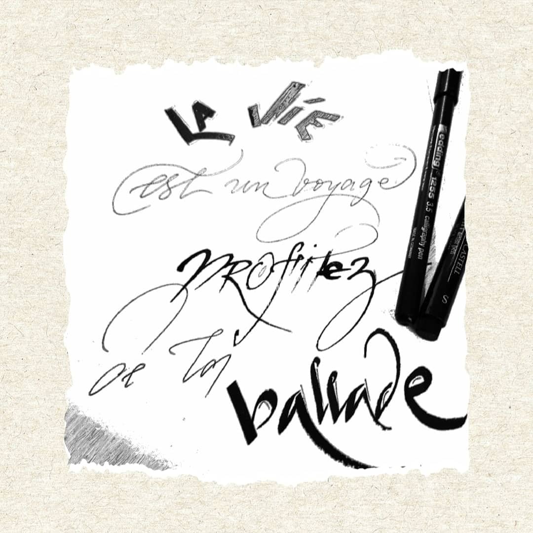 LCalligraphie's tweet photo. Mai Challenge continue
6th Ballade🚶♀️🌅🌄🌌
Edding&fabercastellmarkers
#dailylettering #calligraphy #calligraphers #calligraphique #dailyink #dailymotivation #dailypictures #dailyletteringpractice #dailycalligraphy https://t.co/6HygToajeC