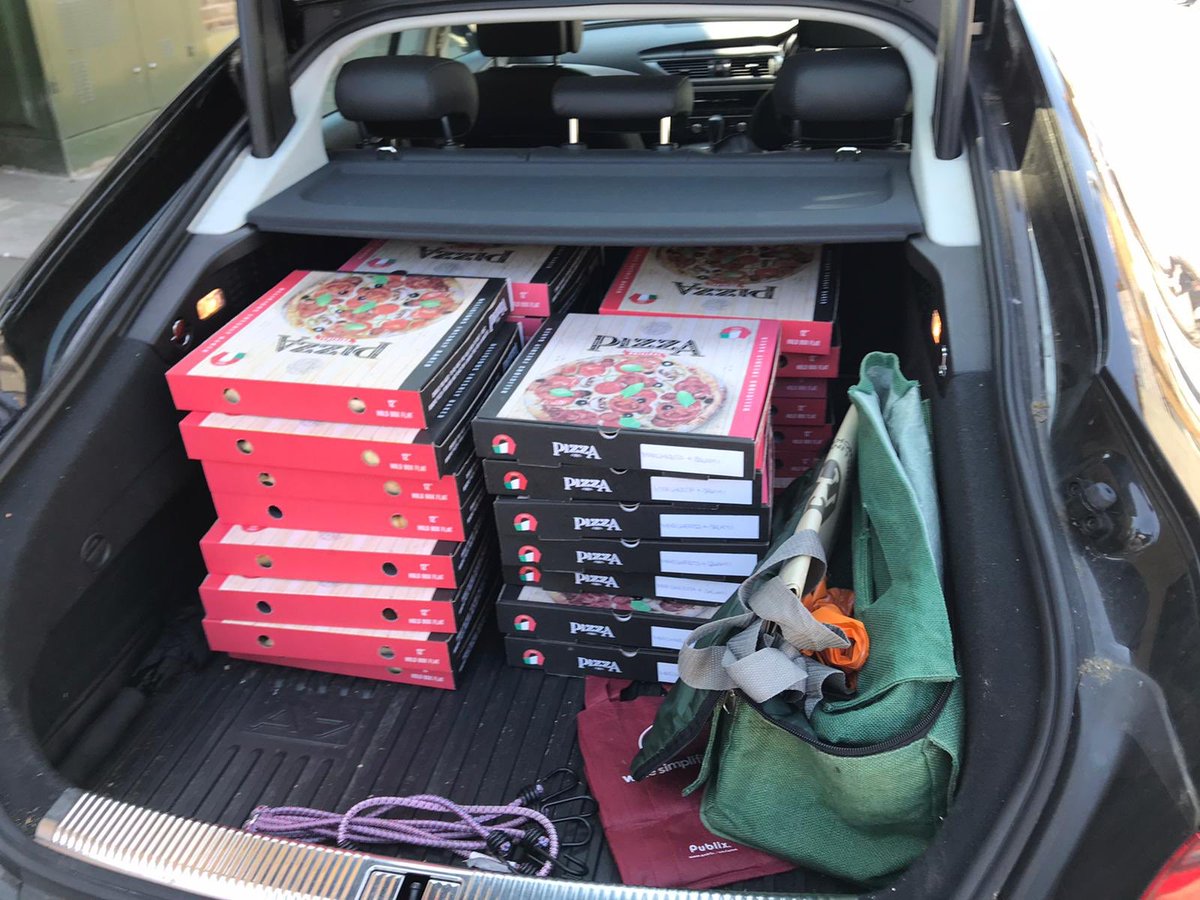 Lunchtime pizza kindly supplied by @casiofood 🌈🥰👌#doshfornosh #NHS #Covid_19 #communityspirit #NHSheroes