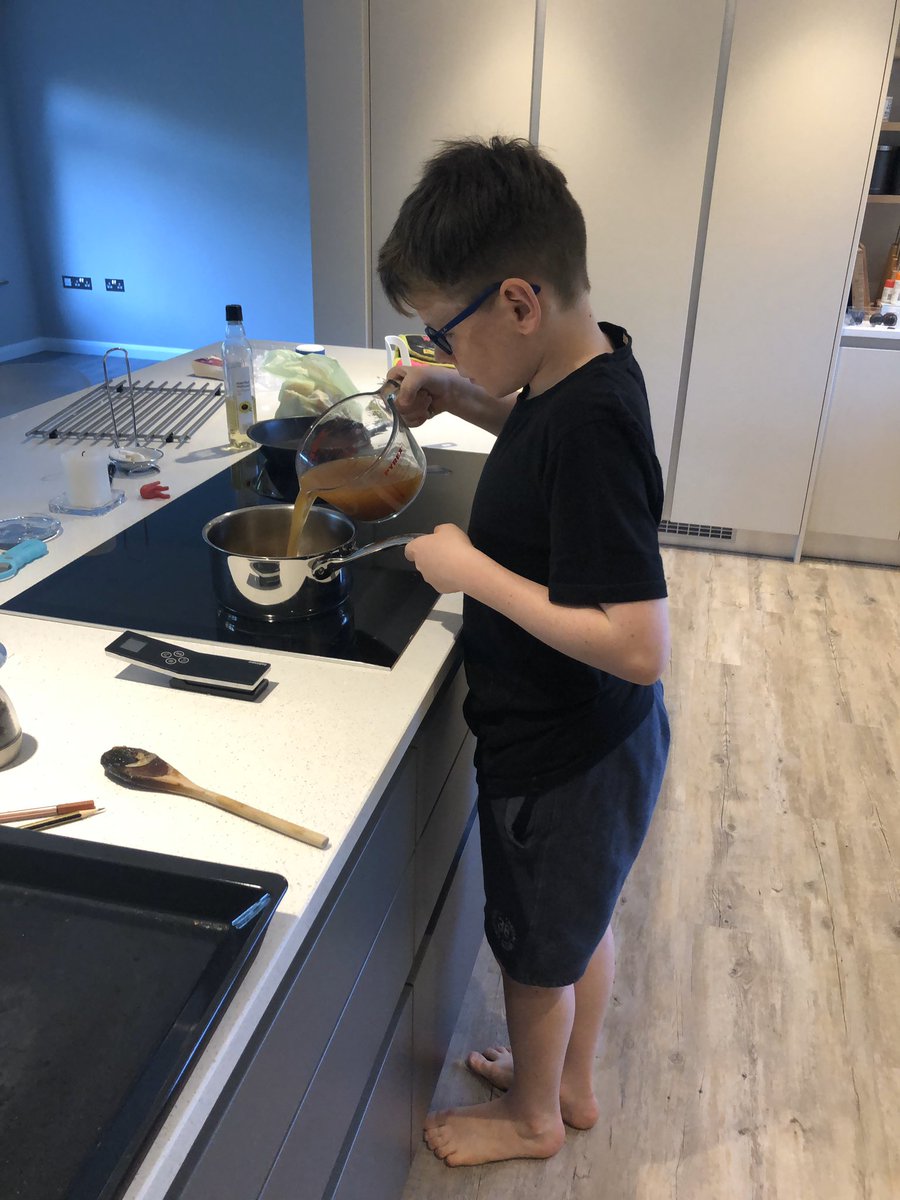 KatieDelo3's tweet photo. @ArdinglyPS It’s Wednesday so that means another meal from chef Eddie - Toad in the Hole with peas and onion gravy #totallyscrumptioUS and totally all gone! https://t.co/oDGJrI8Xvz
