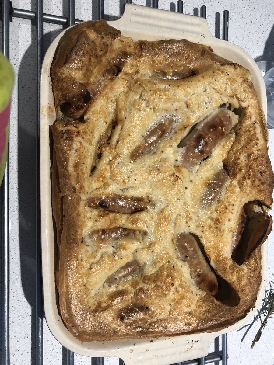 KatieDelo3's tweet photo. @ArdinglyPS It’s Wednesday so that means another meal from chef Eddie - Toad in the Hole with peas and onion gravy #totallyscrumptioUS and totally all gone! https://t.co/oDGJrI8Xvz