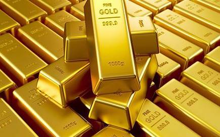 देशात यंदाच्या एप्रिल मध्ये म्हणजे गेल्या महिन्यात फक्त ५० किलो सोनं आयात केलं गेलं. गेल्या वर्षी एप्रिलमधील हीच आयात ११० टनाहून अधिक  होती. सोन्यापेक्षा सोन्यासारखी माणसं मोलाची हे कोरोनामुळे लोकाना पटलेलं दिसतं... #GoldImport