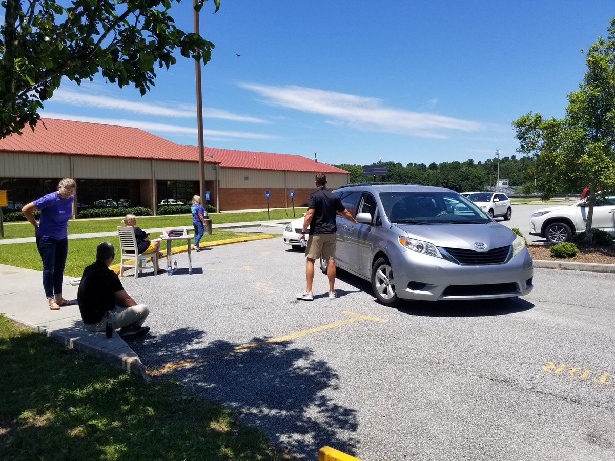 Curbside Teacher Appreciation Day! Teachers, thank you for all that you do!