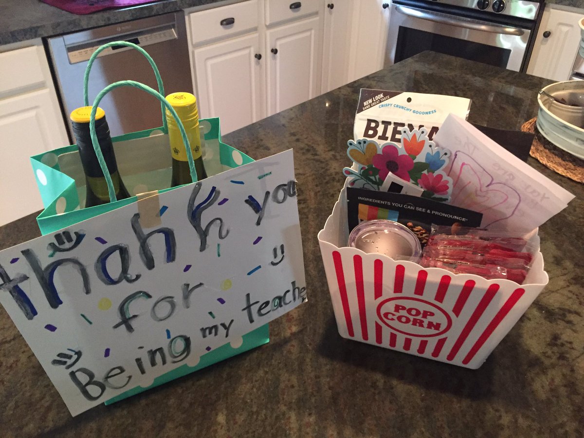 AndreaStyer's tweet photo. Such special visits from students practicing social distance for Teacher Appreciation Week, 2020!#trulyblessed#manythanks https://t.co/oEaP9FQq1P