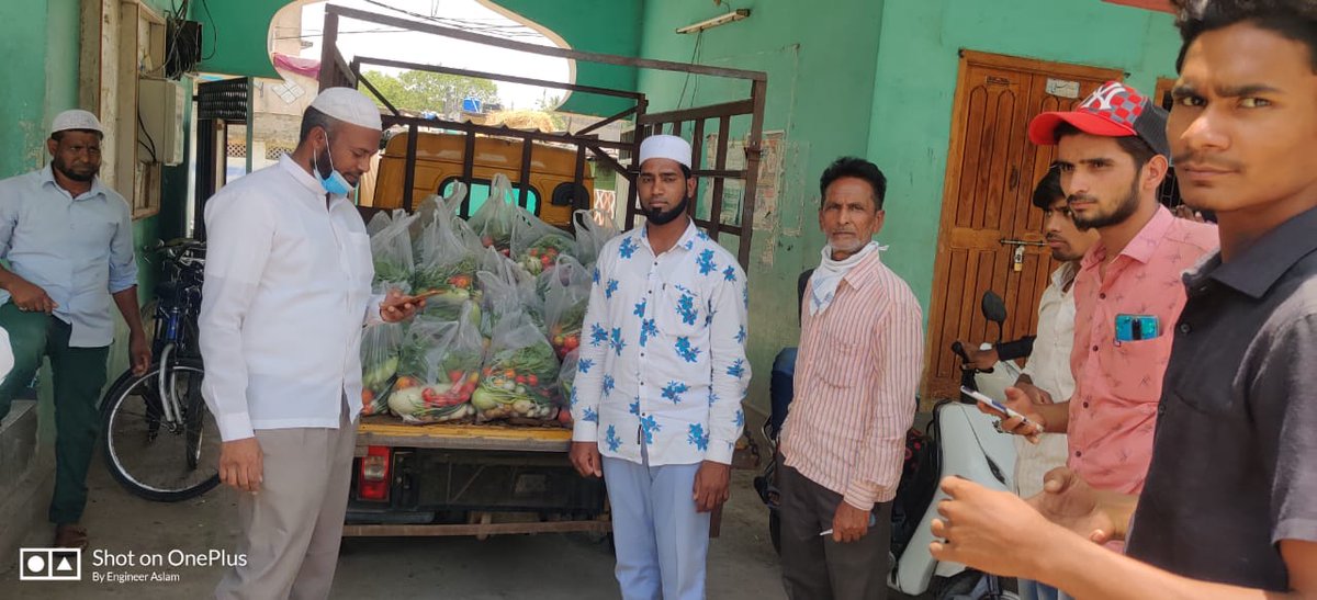 ShaikMusheerMIM's tweet photo. Today Distributed Ration Kits &amp; Other Necessary Items In Different Localities of Bodhan.. @asadowaisi https://t.co/YpFVjwR29z