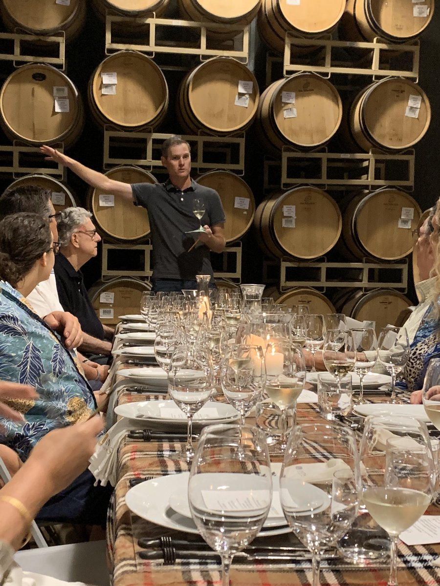 WineFlightsSac's tweet photo. We need you to start planning your domestic Wine Tasting Getaway to #Sacramento✈️🚘🍷Stay in Sac hotels &amp; spend your days tasting and buying wine in one of our 6 wine regions with nearly 300 wineries. You will actually meet wine makers and receive complimentary tastings! https://t.co/bgmC7lyXxV