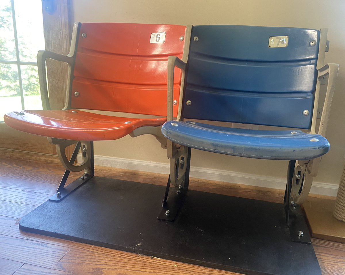 duelly76's tweet photo. Still the best birthday/wedding present a @Mets fan could ask for. #iMissShea https://t.co/vtP6KAAgyy