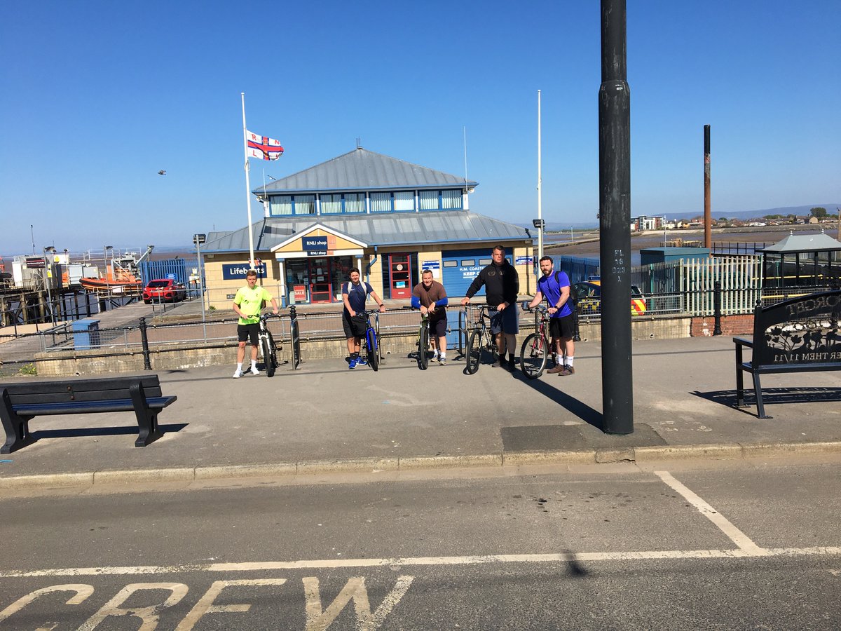 bigryansmith26's tweet photo. Another good 27 miles bike ride with Micky Mellon hodge @WillWatt  and scotty 👍 https://t.co/O1vr82RlLN
