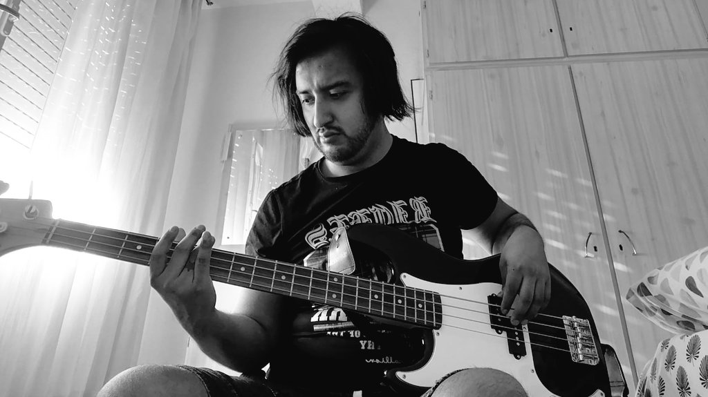 SergioAguinaga6's tweet photo. #SeguimosContigo 💪🦠
👌Desde @GrupoAMAS no paramos y Carlos de #Sufragio #AMASMiusic #EscuelaMasyMenos  sigue con sus 
🎸prácticas de bajo, supervisadas. 🎶
👂Si quieres escuchar el album de su grupo #Imperfectos, lo tienes aquí 👆
https://t.co/9xv6VVAND4 https://t.co/NHHwXLYCx6