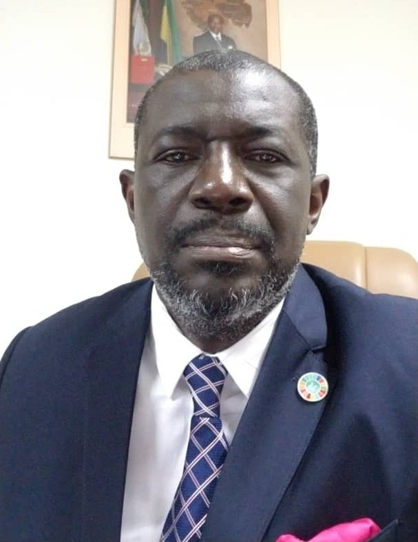 moulombi's tweet photo. Covid-19 : Le Gabon n'a pas besoin de se faire peur en annonçant des estimations de contamination sans aucun  modele statistique approuvé,  au moment où l'Europe reconnait que l'afrique a réussit a déjouer les estimations erronées de Londres.
Notre économie a besoin de revivre. https://t.co/m55H8VTCa1