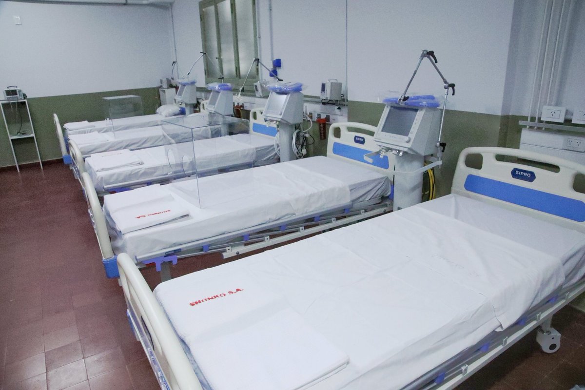 gustavovaldesok's tweet photo. Inauguramos la primera etapa del Hospital de Campaña Hogar Escuela, el más grande del norte argentino. Construido en tiempo récord en #Capital para responder ante la eventual demanda de pacientes con COVID-19, cuenta con tecnología de vanguardia para afrontar la pandemia. https://t.co/tqEKbHJtrl