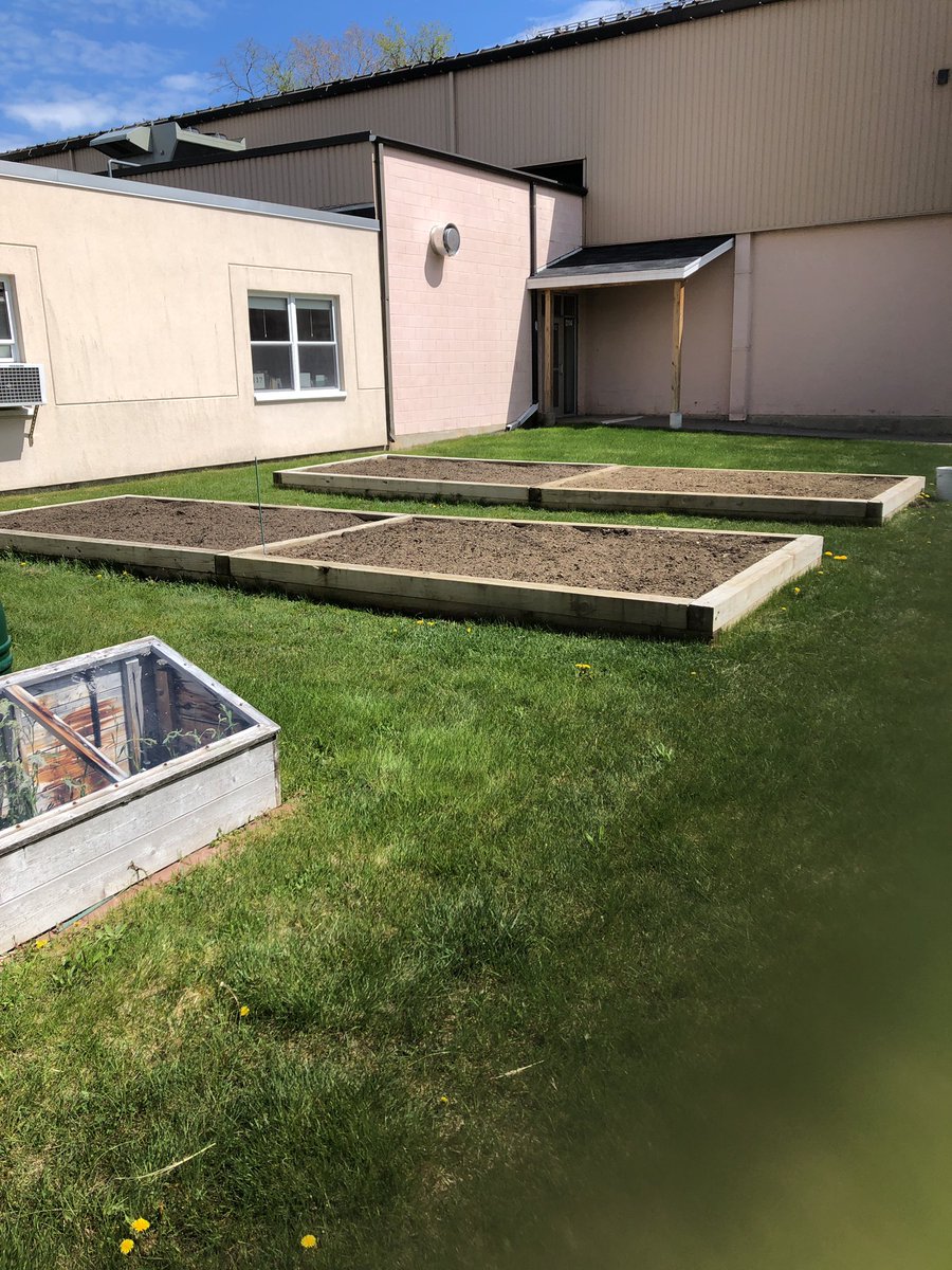 keith_kschmitt's tweet photo. Sweet smell of loam.....beds are ready for planting at LSS! https://t.co/i3vuPDYKFi