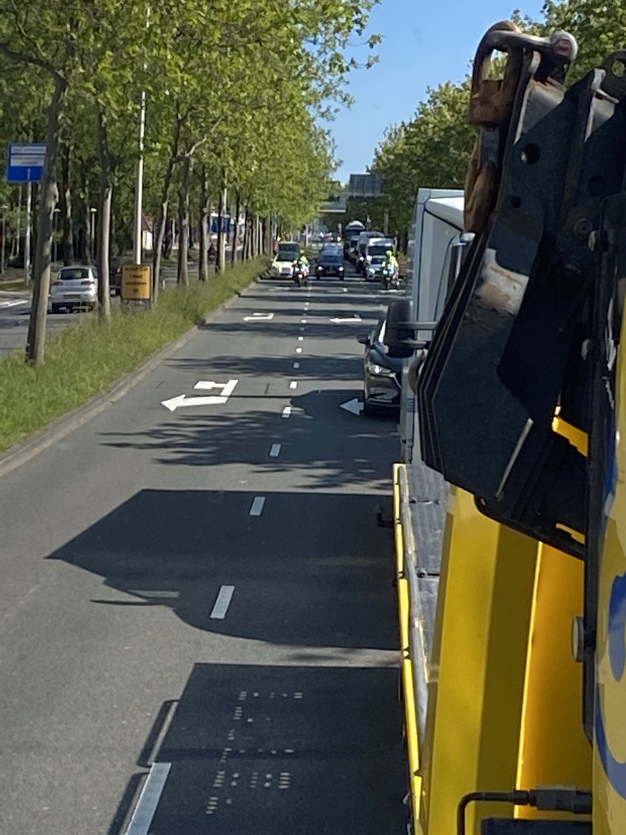 Een waardetranssport kwam met pannen te staan kan ook wellis gebeuren @POL_TVDH  bedankt voor de begeleiding vanmiddag van het waardetranssport <a href="/Vreugdenhil_/">Vreugdenhil Berging</a> <a href="/G4S_nl/">G4S Nederland</a>