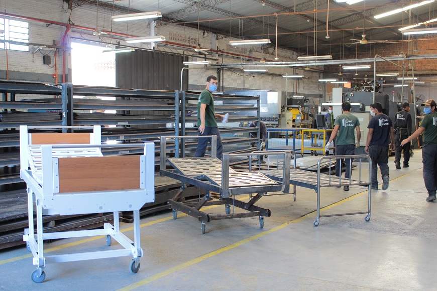 msaludpy's tweet photo. 📍Sector metalúrgico diseñará mobiliarios con especificaciones de Salud

👉🏽Las cuales servirán como modelo para las empresas oferentes en las licitaciones nacionales en este rubro. 

➕ INFO https://t.co/j8tVQuhccr https://t.co/nBQtdwY3qJ