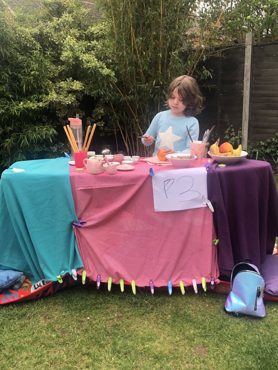 ClareVries's tweet photo. At last !! A cafe that’s open everything’s 3p too !!!! 🧁☕️   ⁦@MissAshleyDix1⁩ ⁦@GreatDenhamPS⁩ https://t.co/7TGNS4Popb