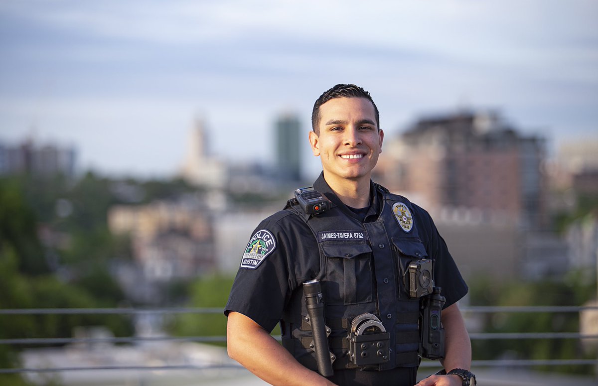 JoinAPD's tweet photo. We're currently accepting applications for internship positions for the Falll 2020 school semester. Have you ever considered a career in law enforcement? This #internship opportunity might be for you! Click here to learn more: https://t.co/0CPGVDhnIp #JoinAPD #TeamAPD #austin https://t.co/m7xPsEMLCD