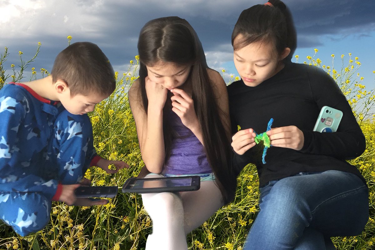 farrbabies's tweet photo. Trying to listen to AG read a book from the Epic app.  Ava joined right in with them too.  New approach coming soon!  #educationalassistant #socialdistancinglearning #pipecleanerdragon #techtrial #needvideo #willtryagain #alldaypjs @alcdsb #thebusybeaver #currentclassroom https://t.co/b6ymhpkRtE