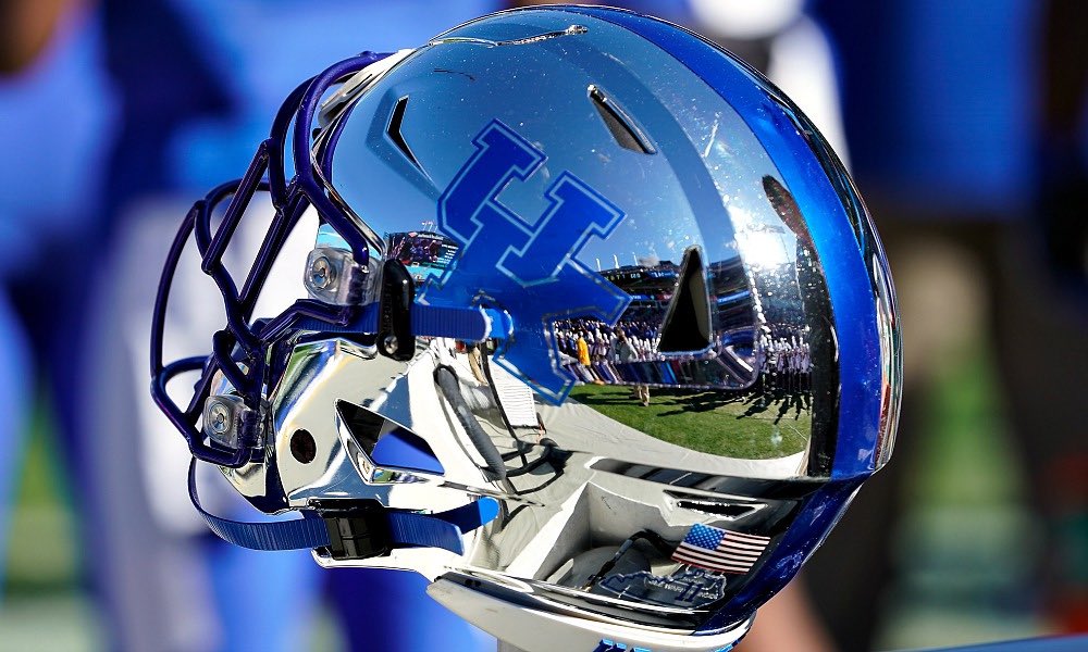 Blessed to receive an offer from The University of Kentucky 🙏🏾🔵⚪️ #wildcats <a href="/UKFootball/">Kentucky Football</a> <a href="/BuckFitz/">NPA/SUPERMAX 100</a> <a href="/CoachJoc4/">Coach Joc</a> <a href="/BallHawkU/">BallHawkU 🏈🦅</a> <a href="/CSmithScout/">Chris Smith</a> @Coachbrown16