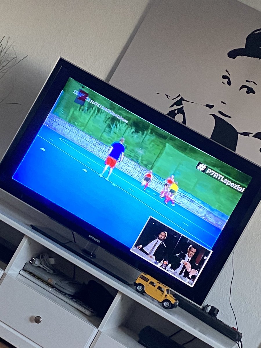 svenbenz's tweet photo. Danke #p7rtlspecial @jokoundklaas https://t.co/aLA4dBizWe