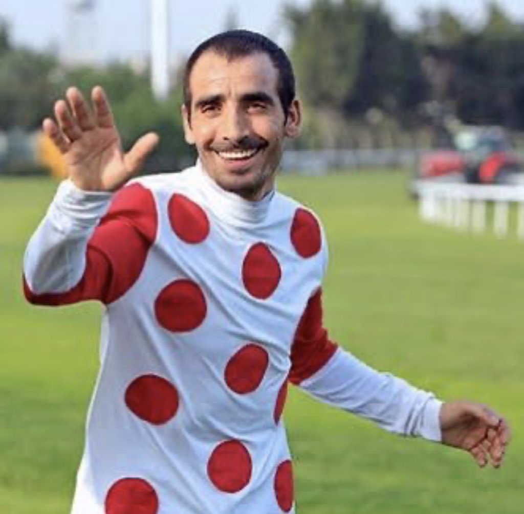 #AtYarışlarıONAYbekliyor tagiyle bu tvitin altına hipodromla ilgili en güzel fotoğraflarınızı bekliyorum.En güzel 3 fotoğrafı paylaşmak istiyorum.