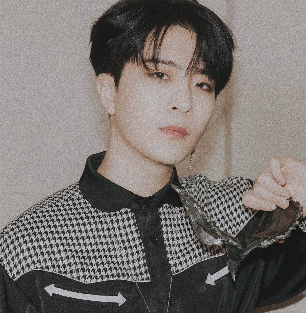 arsgotme's tweet photo. "𝓙𝓾𝓼𝓽 𝓱𝓸𝓵𝓭 𝓶𝓮 𝓬𝓵𝓸𝓼𝓮, 𝓘’𝓵𝓵 𝓷𝓮𝓿𝓮𝓻 𝓵𝓮𝓪𝓿𝓮, 𝓘 𝔀𝓸𝓷’𝓽 𝓵𝓮𝓽 𝓰𝓸, 𝓘 𝓼𝔀𝓮𝓪𝓻 𝓘'𝓵𝓵 𝓷𝓮𝓿𝓮𝓻 𝓵𝓮𝓪𝓿𝓮 𝓪𝓰𝓪𝓲𝓷"    #igot7selcaday https://t.co/NCszgwqUHf