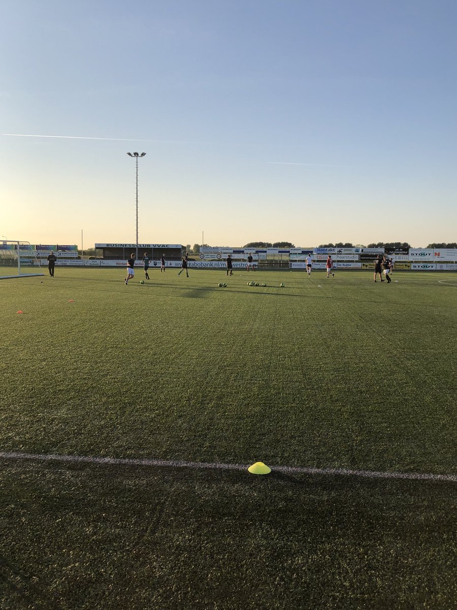 Alexu2Alex's tweet photo. Het voelde als thuiskomen, VVAC JO19-1 eindelijk weer op het veld, helaas zonder de 19 jarigen maar die mogen vanaf volgende week meedoen๐ช๐ช #VVAC https://t.co/WBThG8PILQ