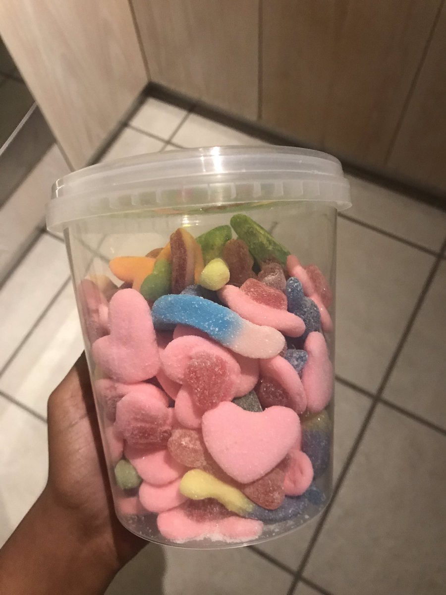 anattthi's tweet photo. This sour gums galore came with like a million hearts. RT for good luck https://t.co/y8tmjuhRu6