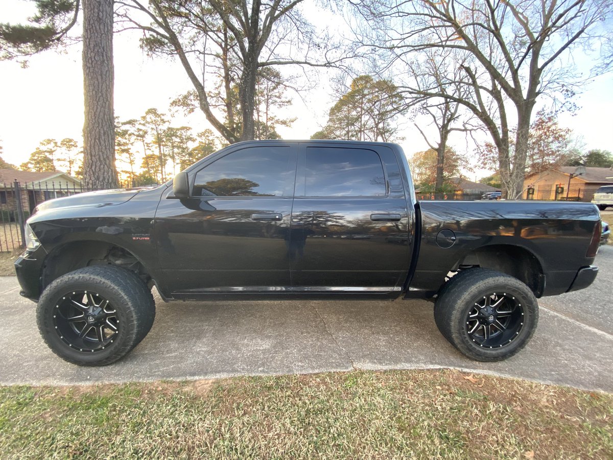 careychase511's tweet photo. the truck vs. the driver https://t.co/wuwT4WUjNc