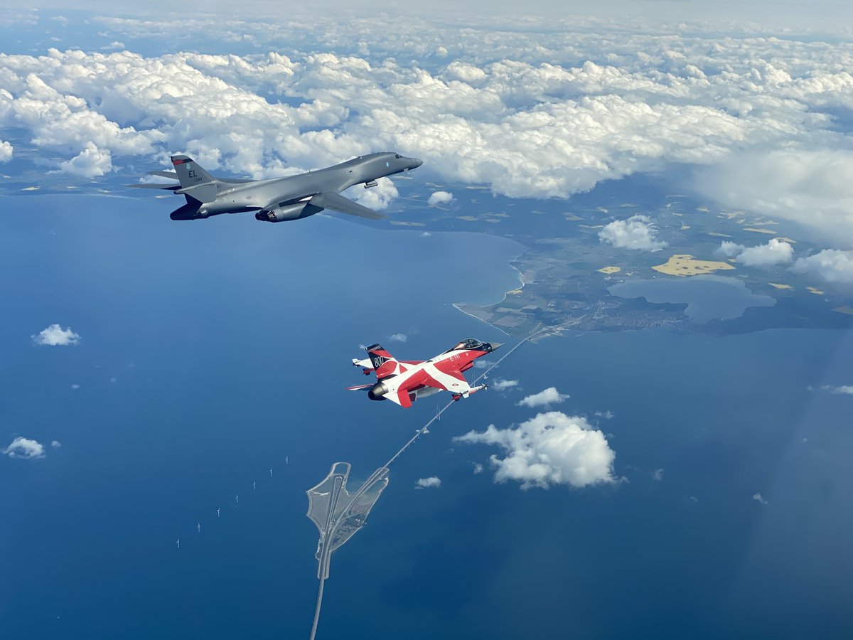 We refueled B-1B Lancers from Ellsworth AFB, South Dakota over the North Sea. With the fuel those same B-1Bs ended up flying all the way to Eastern Europe to train with our @NATO allies and partner nations.

The #100ARW lives for missions like #BomberTaskForce because...#NKAWTG!