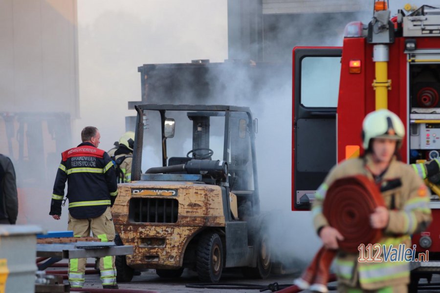 Brandweer blust brand bij spuitbedrijf in #Ederveen. 112Vallei.