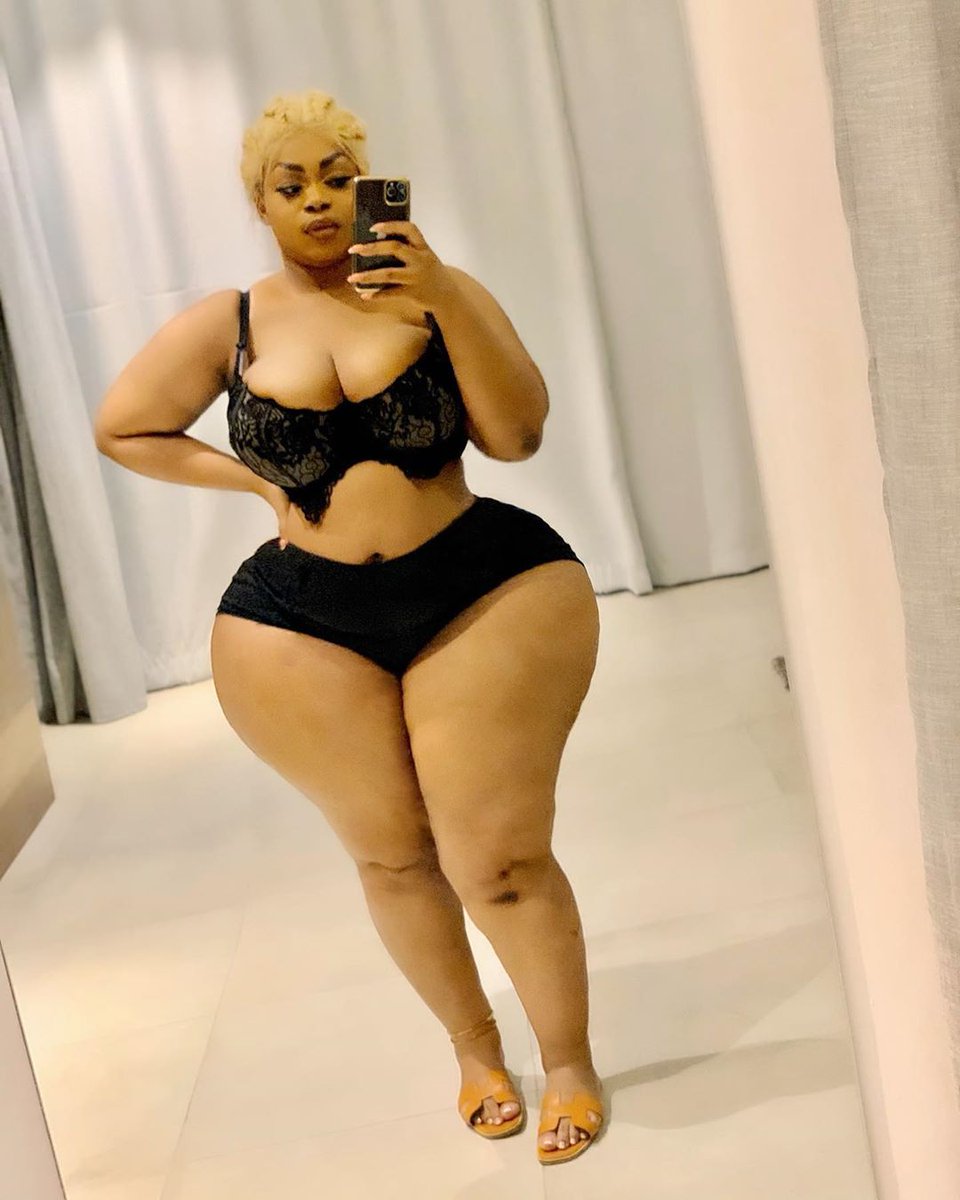 #TheLadyWithATchickBack tweet media