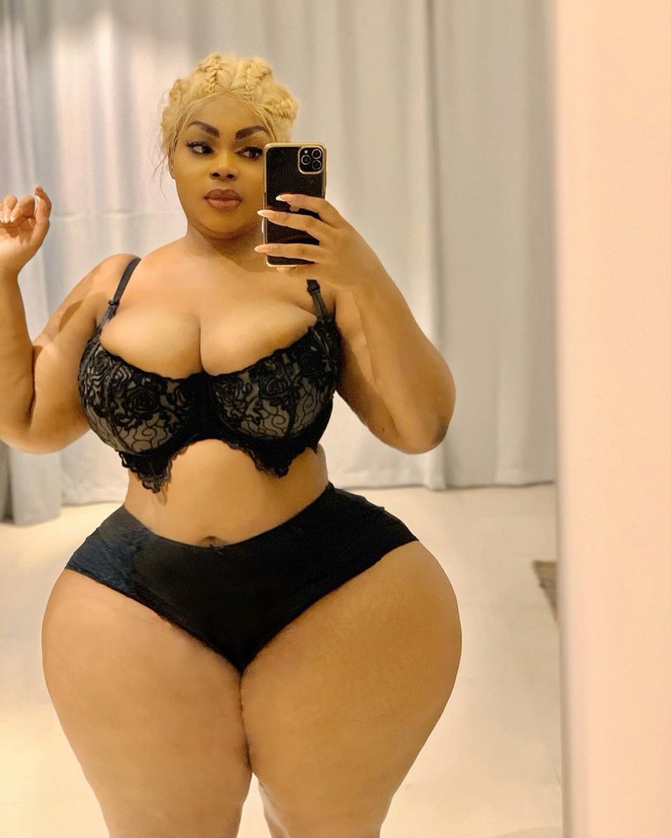 #TheLadyWithATchickBack tweet media