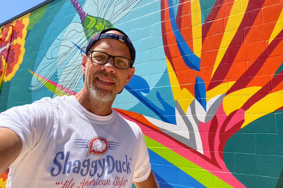 EnidBuzz's tweet photo. Public art is cool. Check out @hiveappeal. They made a major job pivot and now work for themselves painting wall murals to bring awareness to businesses. #entrepreneurlife #workforyourself #selfemployed #publicart #selfiewall #artwork #createbuzz #buzzlife https://t.co/v9OlSx2l0O
