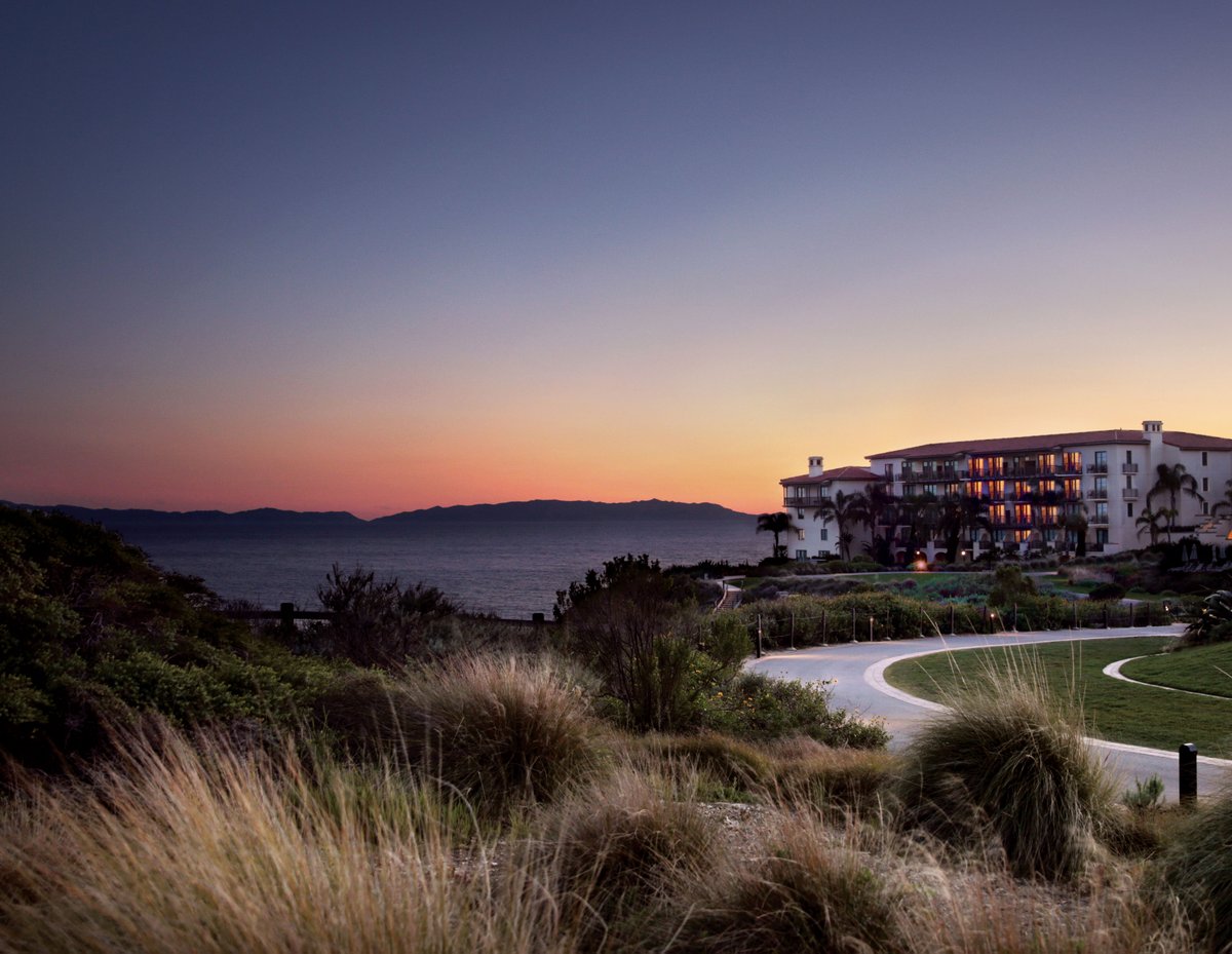 TerraneaResort's tweet photo. We are profoundly grateful for all that our Rancho Palos Verdes community frontline workers and essential personnel are doing for others during this unprecedented time. We look forward to welcoming the community back to Terranea Resort soon with open arms. #RPVTogether #Terranea https://t.co/AunYiHLTPb