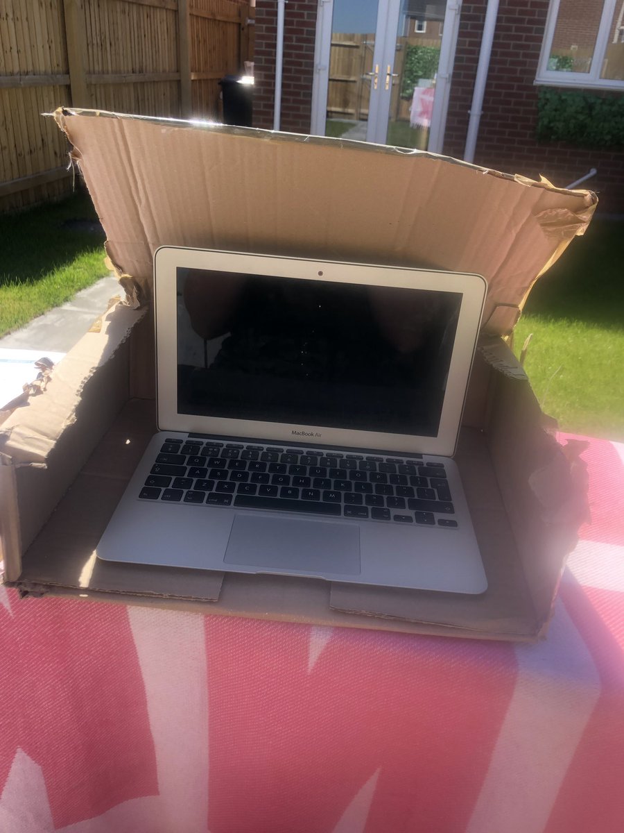 I did my work outside today HURRAHHHHHHHHH. The cardboard box trick works people!! 🤗