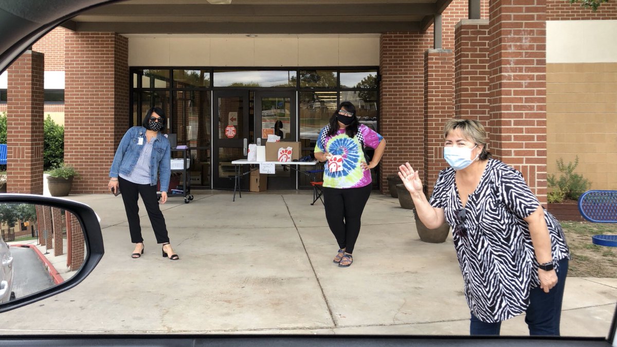 MsGInTheArtRoom's tweet photo. Thank you @NISDOtt for lunch and for all that you do for us!!! โค๏ธ#HappyTeacherAppreciationWeek #ChickFilA #SonicSlush ๐ฅฐ https://t.co/yLKTl8fpmq
