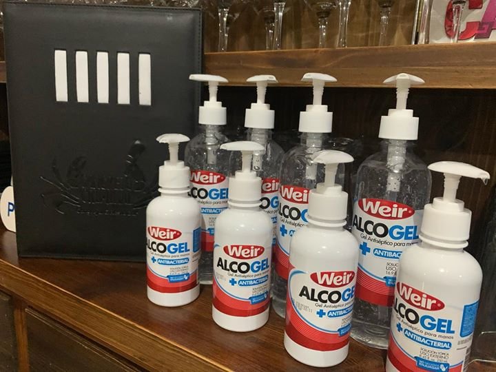 ecuainm_oficial's tweet photo. ▶️#IMPORTANTE Suspensión temporal de venta Weir Arcogel. Agencia Nacional de Regulación, Control y Vigilancia Sanitaria (Arcsa) la habría suspendido por incumplir con parámetro técnico de grado de alcohol. Ministerio de @Salud_Ec alerta a la ciudadanía sobre la disposición. https://t.co/4sLVlOxIDL
