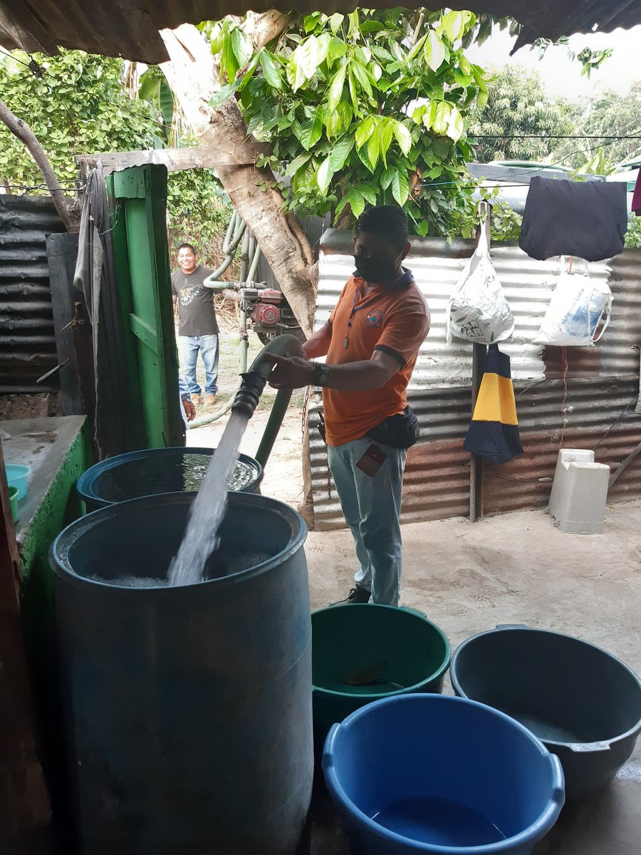 directivaplane1's tweet photo. En nombre de la Directiva Comunal y las familias que integran nuestra Comunidad, le damos infinitamente las gracias por el apoyo del Sr. Alcade y todo su equipo de trabajo de trabajo por el suministro de 5 pipas de Agua potable.  #QuedateEnCasa #COVID19 https://t.co/sRmeOsKMah