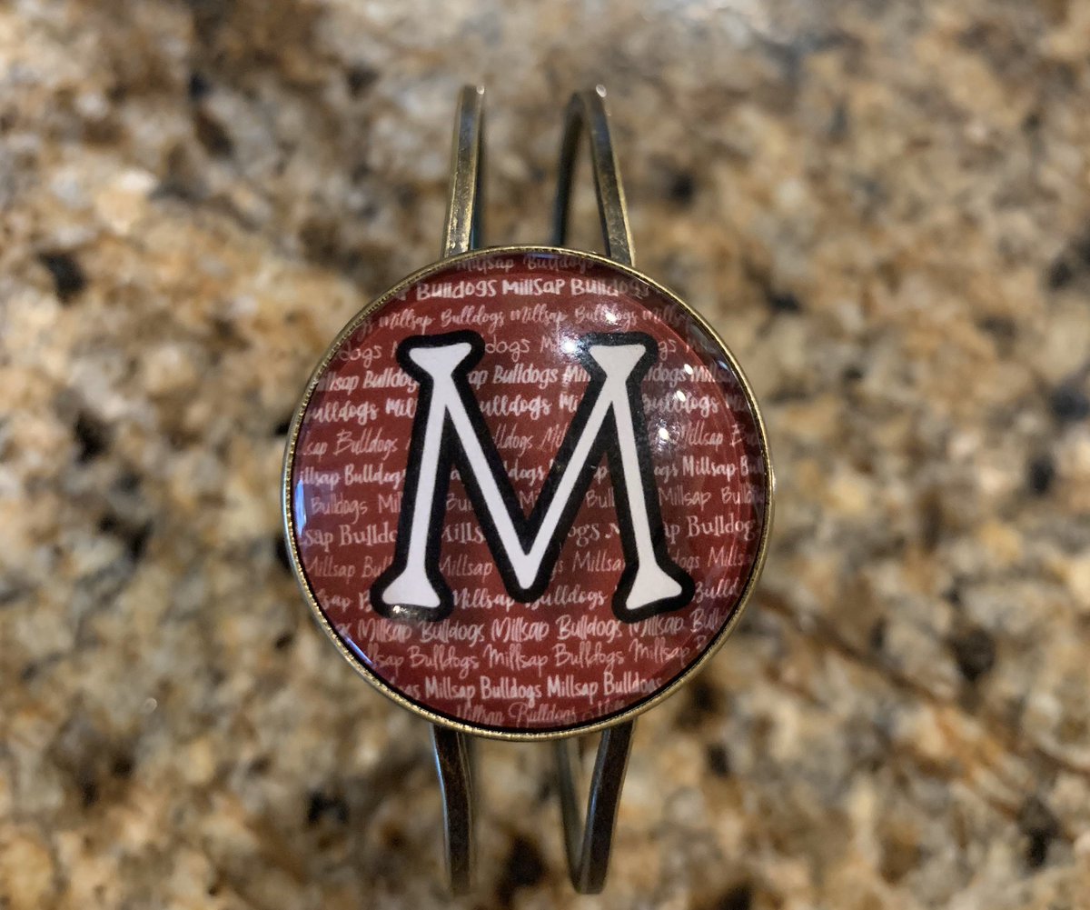 danita_tx's tweet photo. @MillsapEL Thank you to our amazing PTO for our beautiful spirit bracelet!! We are very spoiled. @MillsapISD #TeacherAppreciationWeek2020 https://t.co/ziQnfieh2p
