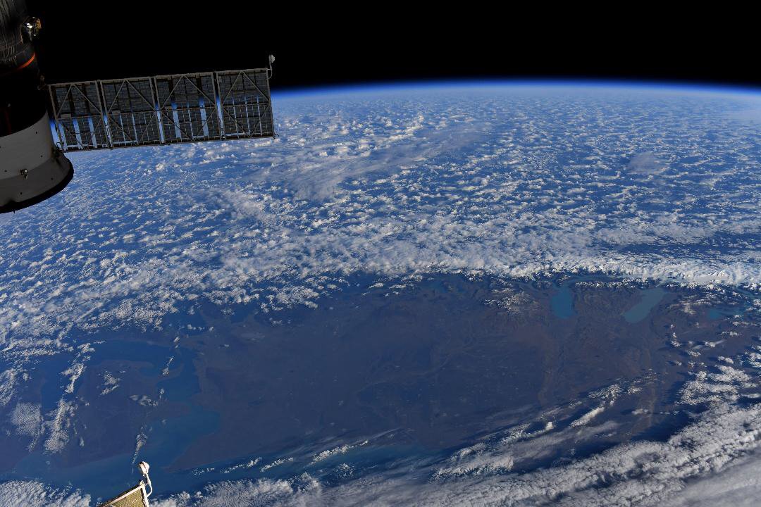 ট ইট র Livearth 宇宙からの地球絶景 No 1021 Iss から撮影した チリ と アルゼンチン にまたがる マゼラン 海峡 です マゼラン海峡 マガリャネス海峡は 南アメリカ大陸南端と フエゴ島 とを隔てる全長550km 幅3 30kmの海峡で 太平洋と大西洋を ট ইট র Livearth 宇宙からの地球絶景 No 1021 Iss から撮影した チリ と アルゼンチン にまたがる マゼラン 海峡 です マゼラン海峡 マガリャネス海峡は 南アメリカ大陸南端と フエゴ島 とを隔てる全長550km 幅3 30kmの海峡で 太平洋と大西洋を