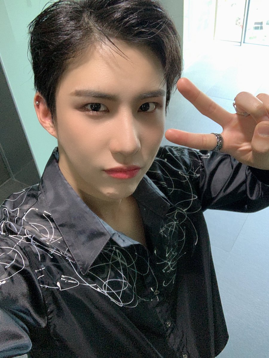 KimSeyoonFR's tweet photo. 📷 | 06.05.20 | TWITTER 🤖

➧ “Beau.
Très beau.
Extrêment beau.
Il est si beau,
Je ne sais pas si ça va être un cadeau des dieux.
(ღ ♡ ‿ ♡ ღ)”

© @ACEofficial_jp
🇪🇸 ACE__Spain
🇫🇷 KimSeyoonFR https://t.co/u0DVyzGlDq